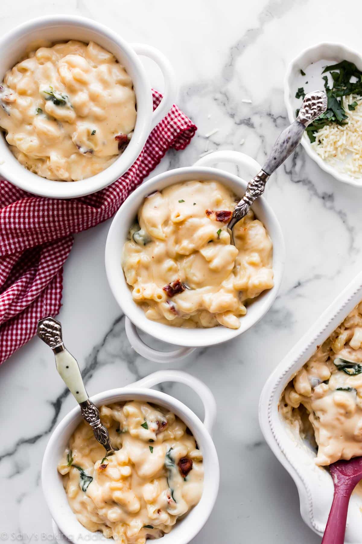 3 bols de macaroni et fromage faits maison