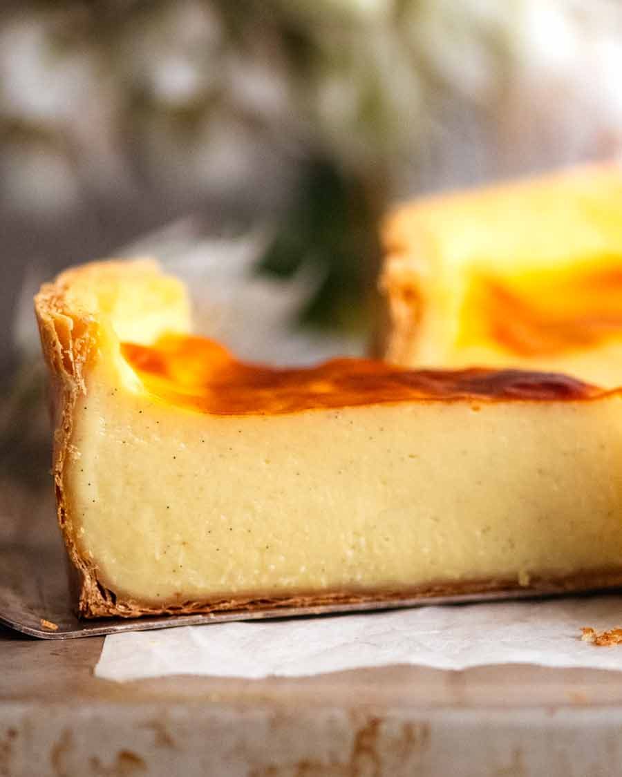 Démonstration du côté d'une tranche de Flan Patissier