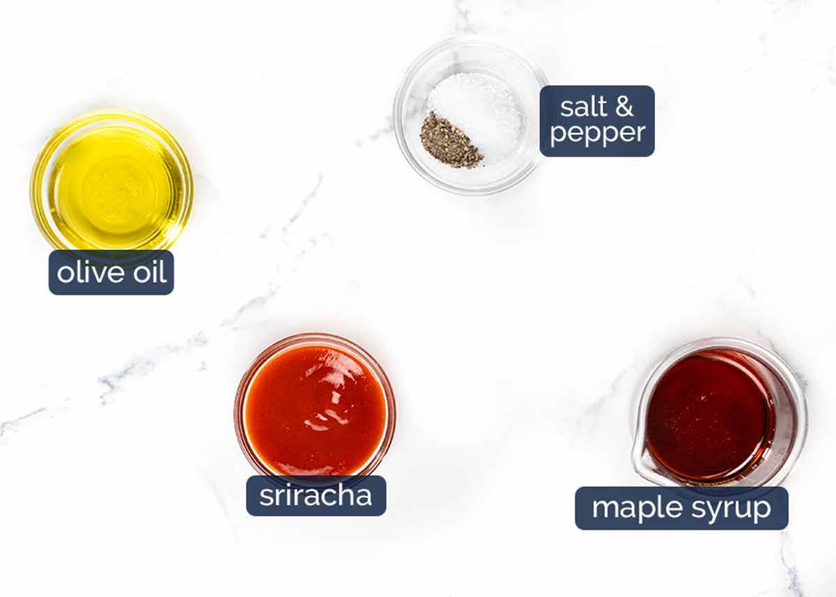 Ingrédients pour carottes rôties à l'érable épicées avec pois chiches croustillants et sauce au yaourt