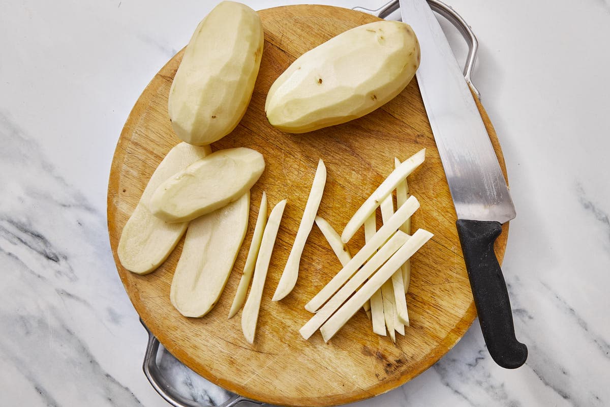 pommes de terre coupées en frites