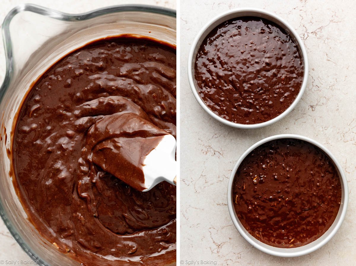 Pâte à gâteau au chocolat dans un bol en verre, montrée dans deux moules à gâteaux ronds.