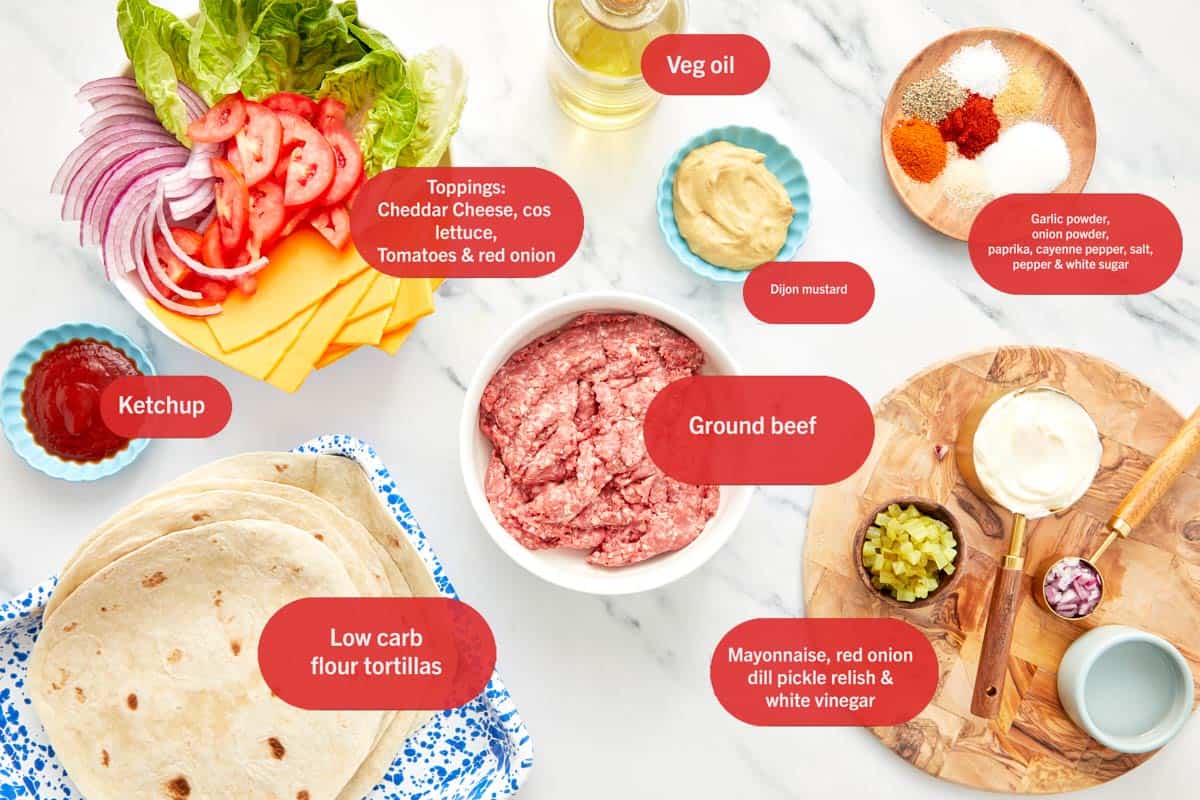 Disposition des ingrédients pour les tacos de smash burger.