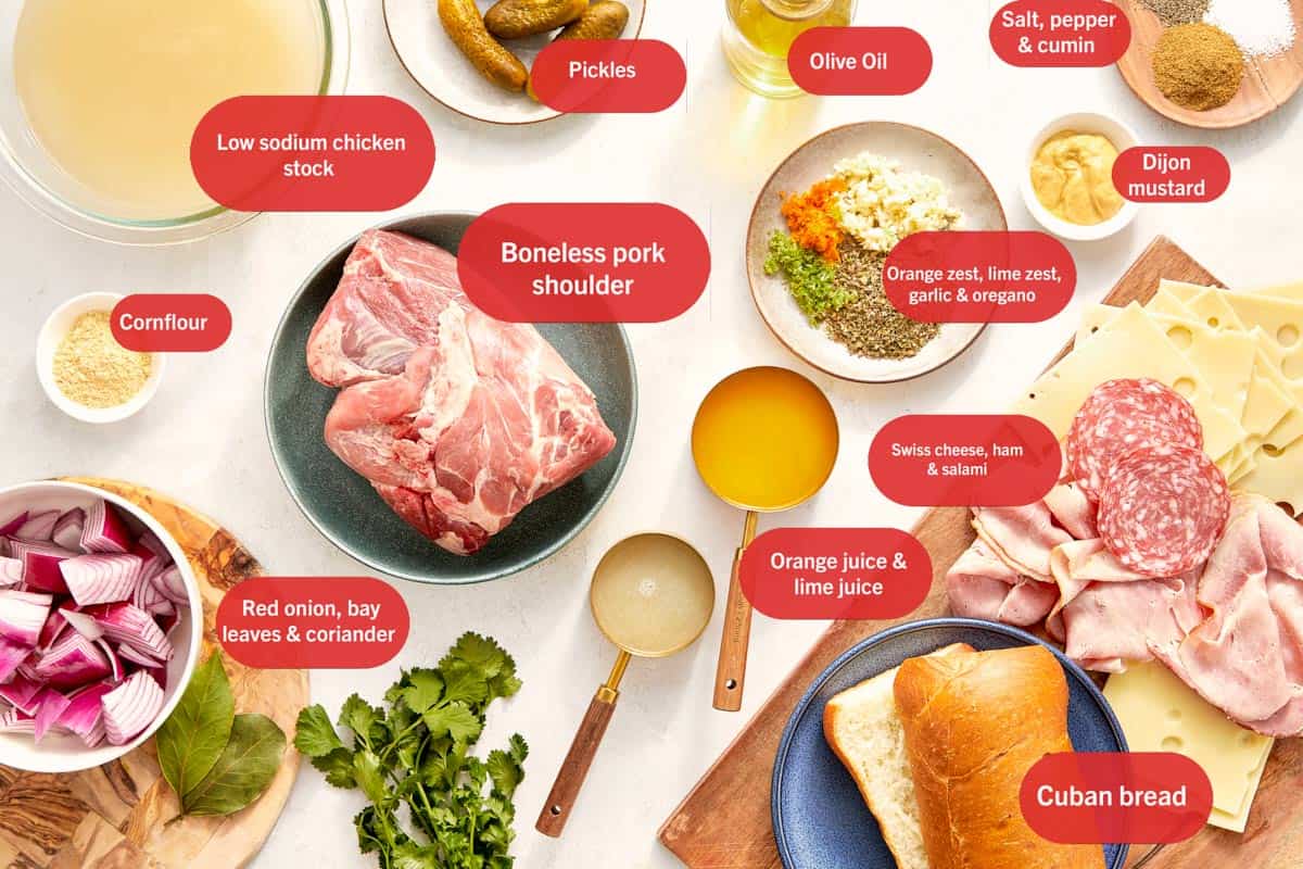 Ingrédients disposés sur une table.